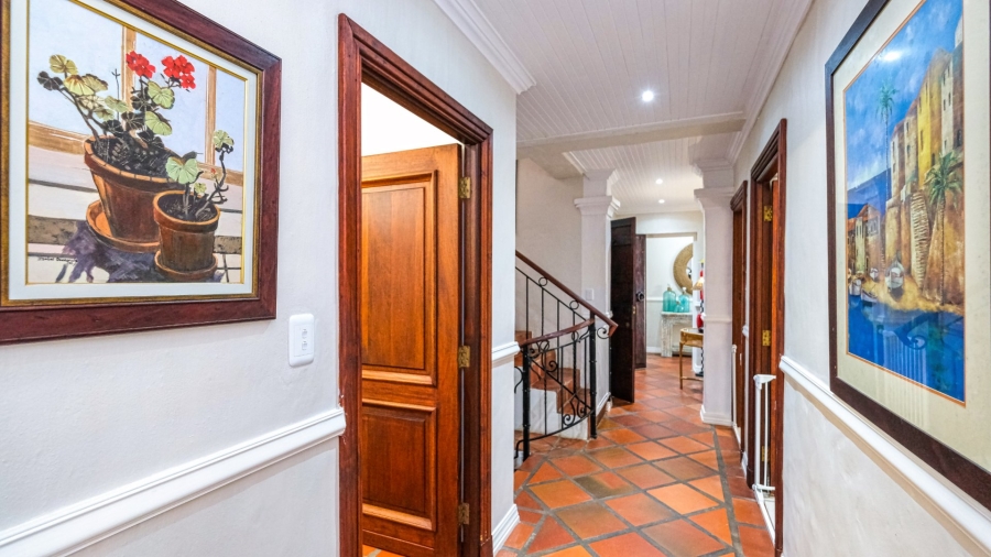 6 Bedroom Property for Sale in Kingfisher Creek Western Cape